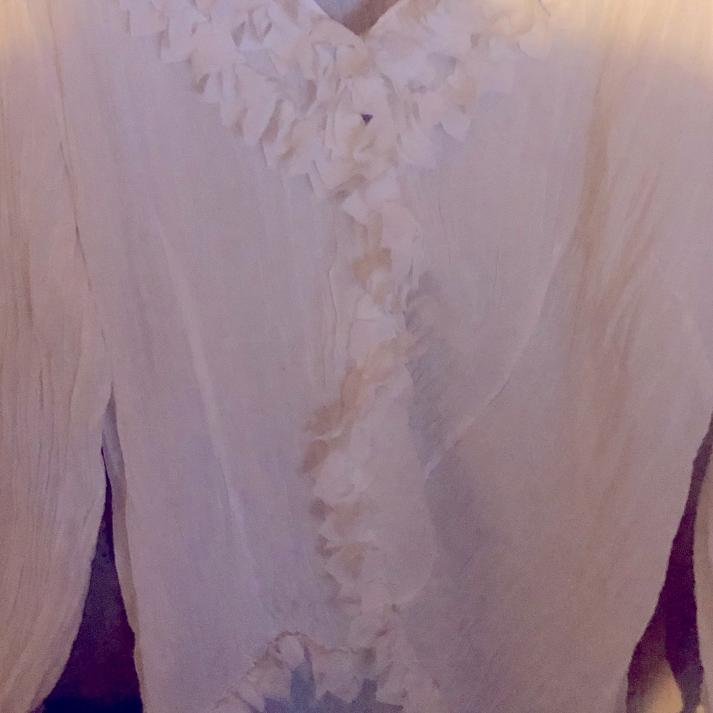 Beautiful white crinkle top dress shirt. XL